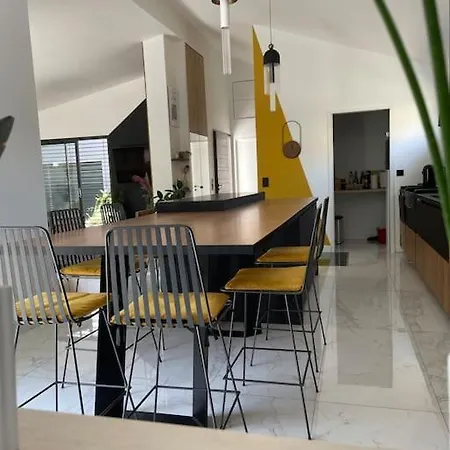 Вилла Moderne Avec Piscine *